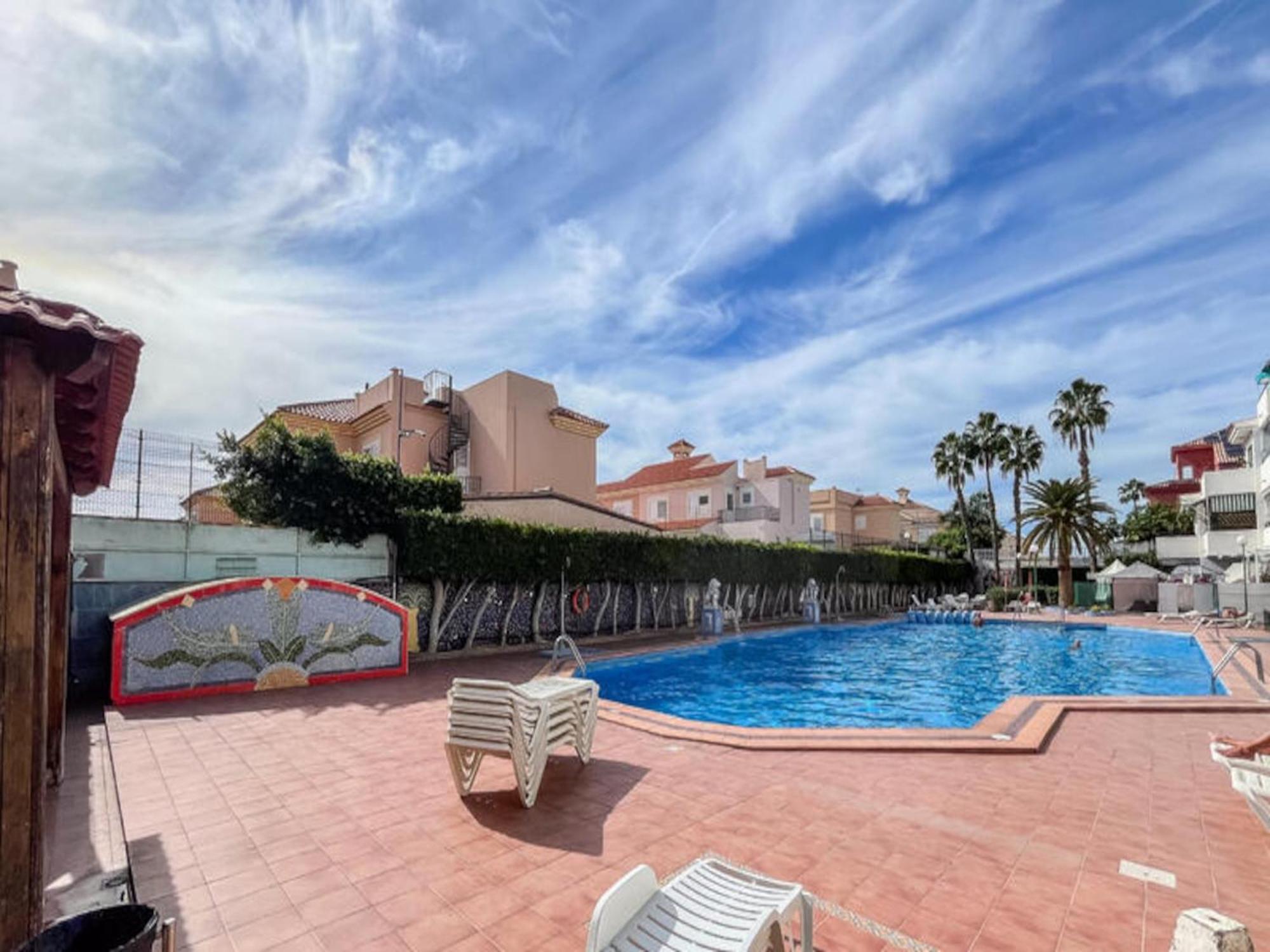 Floral - Large Private Terrace With Pool